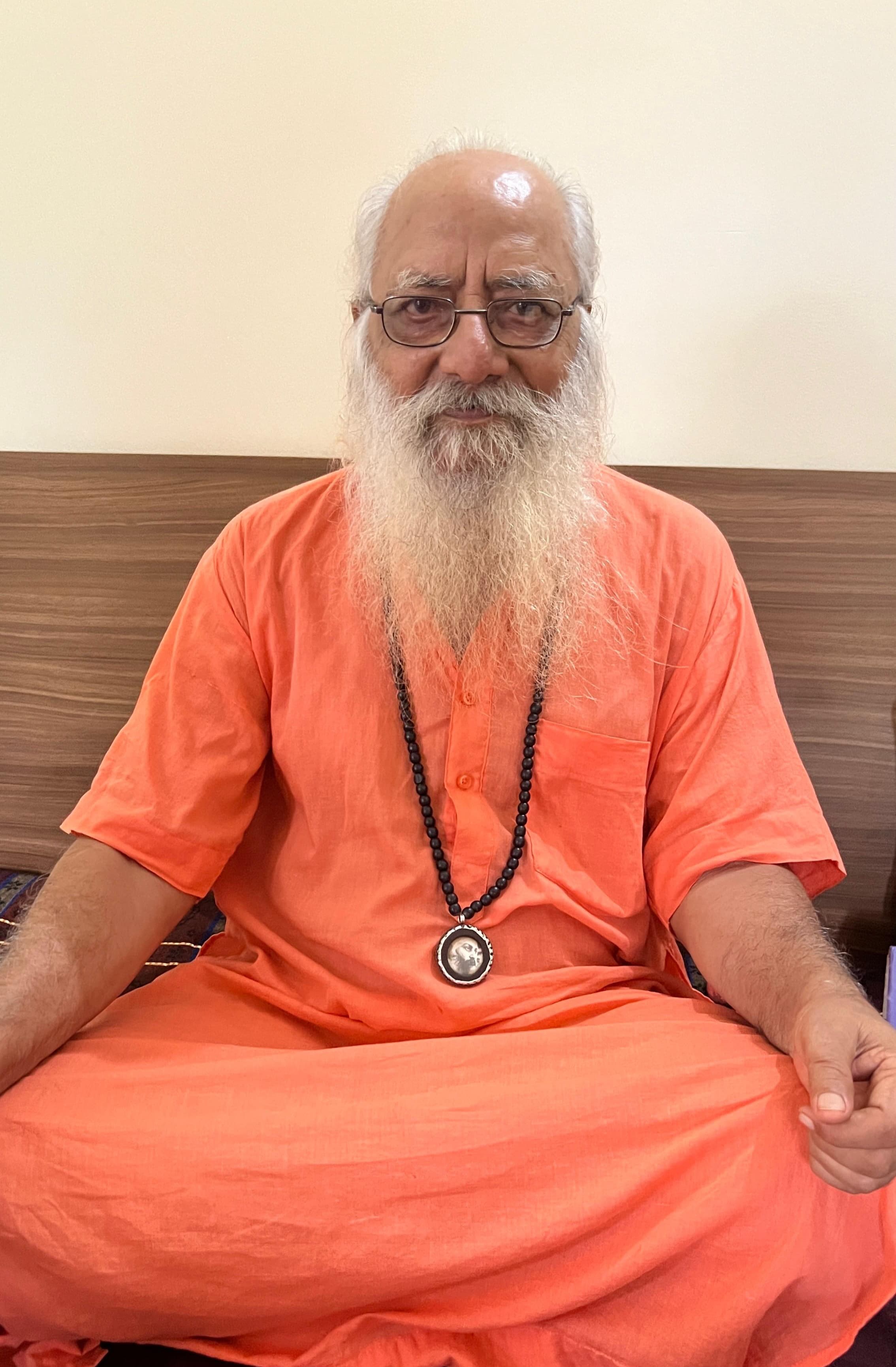 To live a life free from addiction and stress, it is necessary to adopt Osho meditation methods and do meditation regularly - Swami Anand Satyarthi.